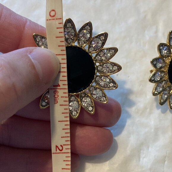 Butler "Black-Eyed Susan" black onyx clip-on earrings - Picture 5 of 6